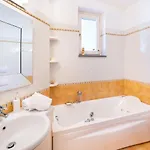 Pietraluna فيلة